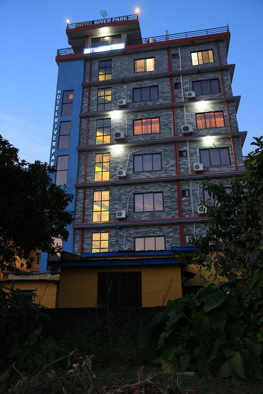 Hotel River Park Покхара Екстер'єр фото