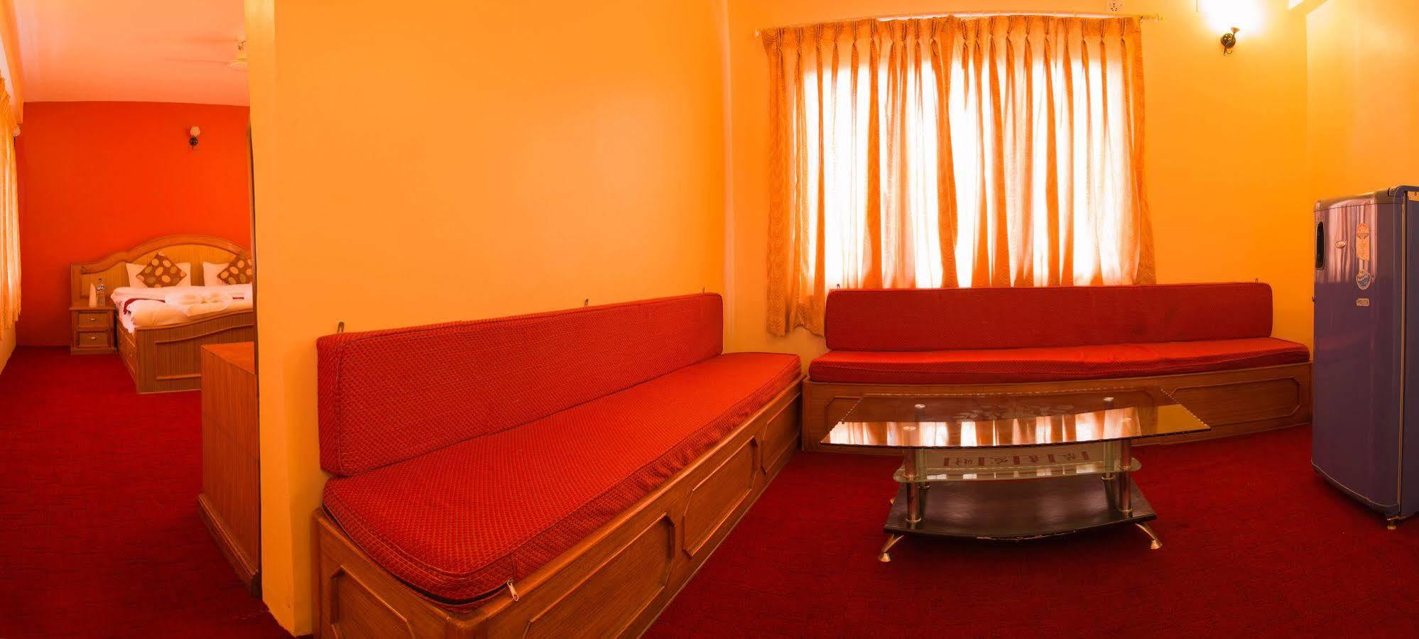 Hotel River Park Покхара Екстер'єр фото