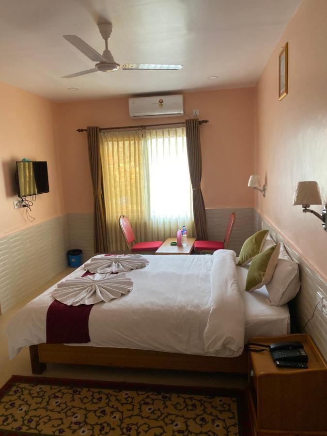 Hotel River Park Покхара Екстер'єр фото